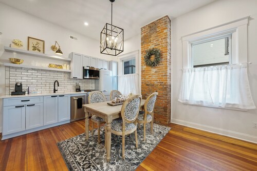 Downtown Boutique Condo near Waterfront