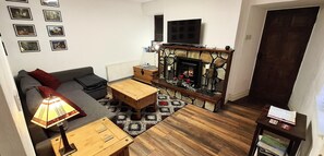 Tv, eldstad, tv-spel och dvd-spelare