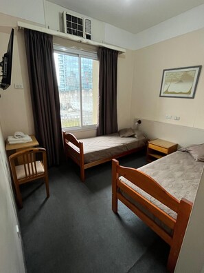Basic-Zweibettzimmer, Stadtblick