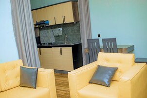 Apartamento luxo, sacada, vista para a montanha | Cozinha privada