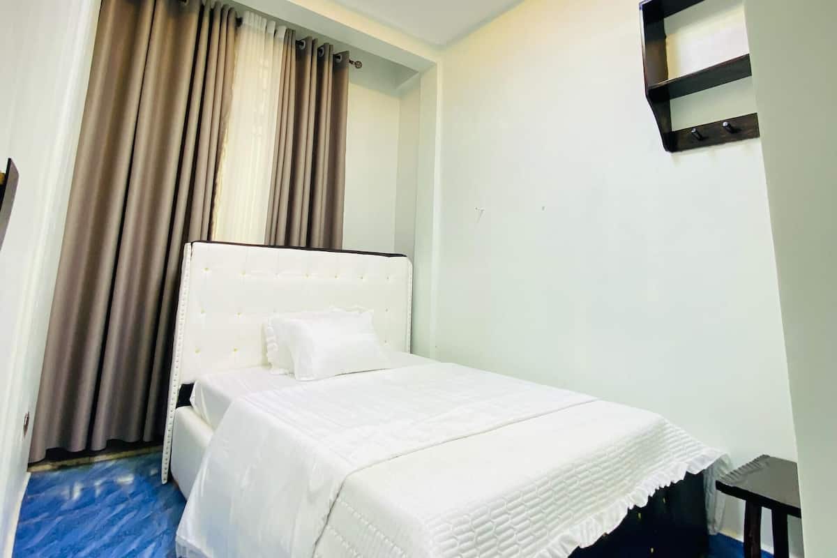 In-room safe, desk, iron/ironing board, free WiFi