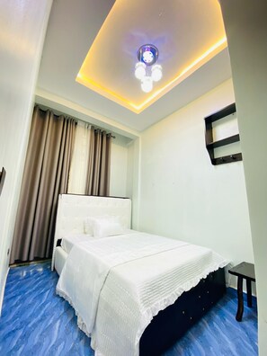 ตู้นิรภัยในห้องพัก, โต๊ะทำงาน, เตารีด/โต๊ะรีดผ้า, Wi-Fi ฟรี