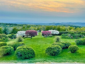 Property grounds - Classic European Luxury in Cooperstown NY (Cooperstown)