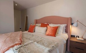 3 bedrooms, iron/ironing board, travel cot, WiFi - The Old School House - 3 Bed Apt heart of Bath (Bath)