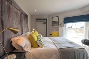 3 habitaciones, tabla de planchar con plancha, cuna de viaje y wifi 
