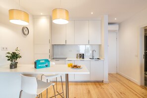 Microwave, dishwasher, coffee/tea maker, cookware/dishes/utensils