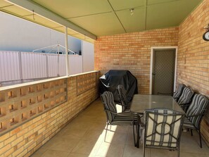 Outdoor dining - Sea Mist, 7 Strangways Tce, Port Elliot (Port Elliot)