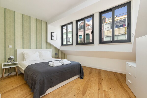 1 bedroom, bed sheets