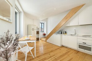 Microwave, dishwasher, coffee/tea maker, cookware/dishes/utensils