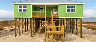 Beautiful C's - 5/5, bayfront, private pool, sleeps 20