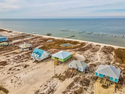 Beautiful C's - 5/5, bayfront, private pool, sleeps 20