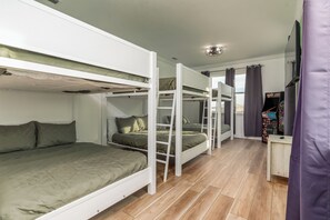 5 bedrooms, Internet, bed sheets