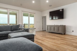 Smart TV, video games - Beautiful C's - 5/5, bayfront, private pool, sleeps 20 (Dauphin Island)