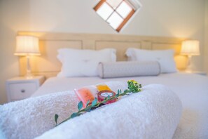 Phòng đôi phong cách cổ điển, 1 giường cỡ king, quang cảnh vườn, khu vực vườn | Bộ đồ giường cao cấp, két bảo mật tại phòng 