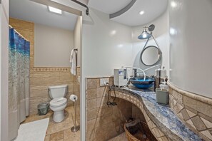 Hair dryer, towels - C53: Bahia Vista Stylish Condo, A/C, Newly Remodeled, King Bed, WIFI,  and BBQ (Avalon)