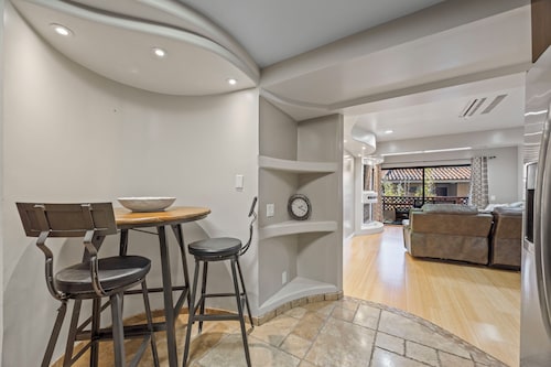 C53: Bahia Vista Stylish Condo, A/C, Newly Remodeled, King Bed, WIFI,  and BBQ