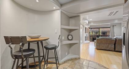 C53: Bahia Vista Stylish Condo, A/C, Newly Remodeled, King Bed, WIFI, and BBQ