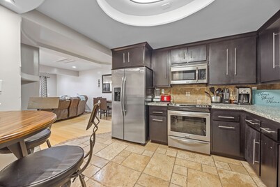 C53: Bahia Vista Stylish Condo, A/C, Newly Remodeled, King Bed, WIFI,  and BBQ