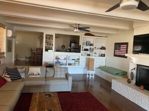 Living area - Charming 2-bedroom, 2.5 bathroom house in gorgeous Ventress, LA. (Ventress)