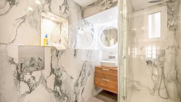 Shower, towels
