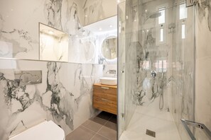 Shower, towels