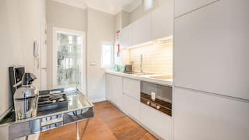 Microwave, coffee/tea maker, cookware/dishes/utensils