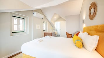 1 bedroom, bed sheets