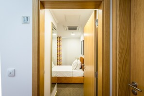 1 bedroom, bed sheets
