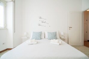 1 bedroom, desk, iron/ironing board, travel cot - Roman Style II near San Pietro - 10 minutes from Vatican and St Peter's Basilica (Roma)