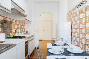 Fridge, microwave, oven, stovetop - Roman Style II near San Pietro - 10 minutes from Vatican and St Peter's Basilica (Roma)