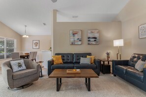 Smart-TV, DVD-Player, Bücher, Computerbildschirme