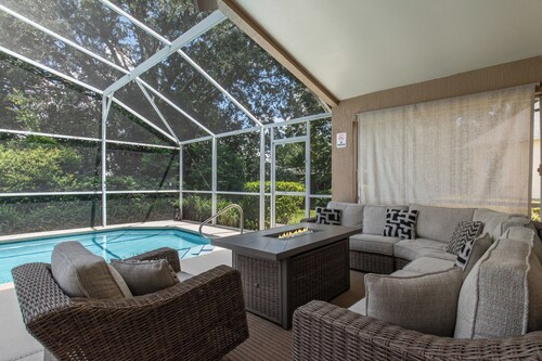 Private Pool Villa Near Major Theme Parks – Quiet Gated Golf Community