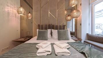 1 bedroom, bed sheets