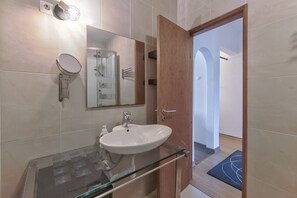 淋浴设施、毛巾