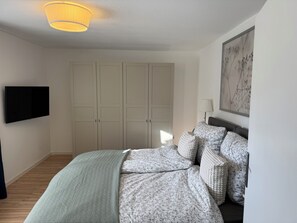 1 chambre, coffres-forts dans les chambres, fer et planche à repasser