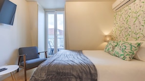 1 habitación, tabla de planchar con plancha, wifi gratis y ropa de cama