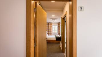 1 bedroom, bed sheets