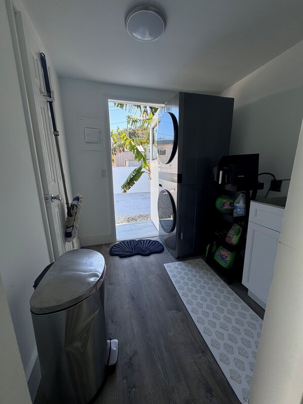 Interior - Cozy & modern guest house in Key West with AC, WiFi (Key West)