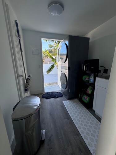 Cozy & modern guest house in Key West with AC, WiFi