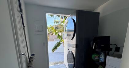 Cozy & modern guest house in Key West with AC, WiFi