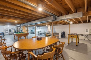 Games room - Family Cape Escape | Game Room, Deck & Near Beach (Dennis)