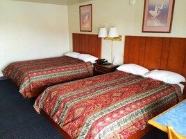 Escritorio, wifi gratis y ropa de cama