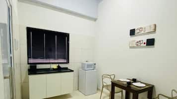 Comfort Studio | Private kitchen | Cookware/dishes/utensils