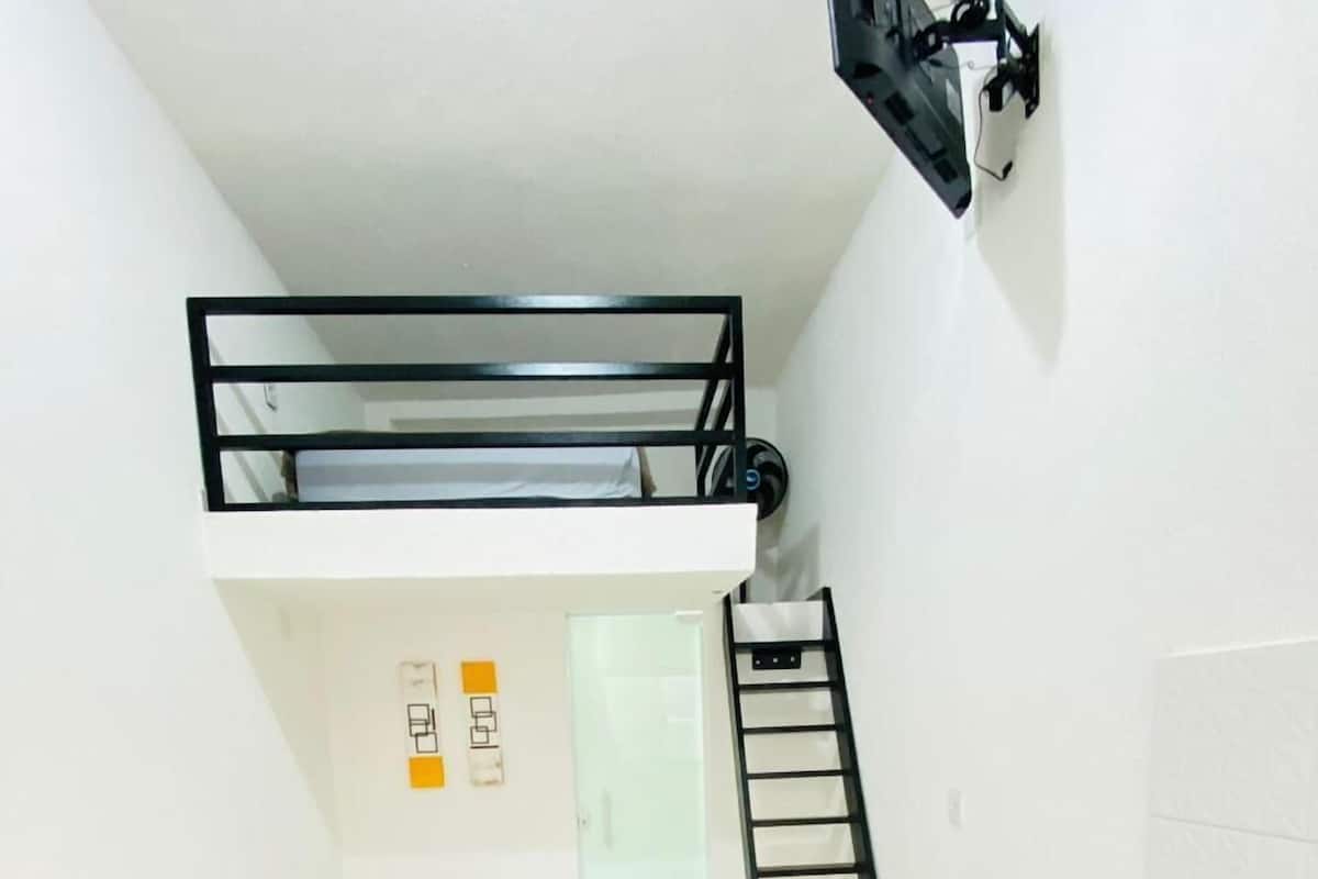 舒适开间 | 办公桌、笔记本电脑工作区、免费 WiFi、床单