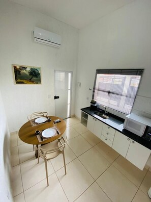 Cookware/dishes/utensils