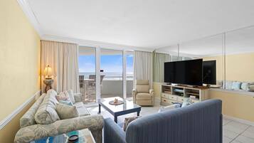 Condo, nhiều giường (Perdido Sun 202) | Khu phòng khách | TV