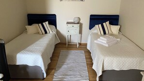 3 makuuhuonetta, silitysrauta/-lauta, Wi-Fi, vuodevaatteet