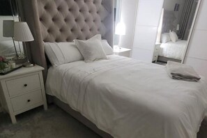 3 slaapkamers, een strijkplank/strijkijzer, gratis wifi, beddengoed