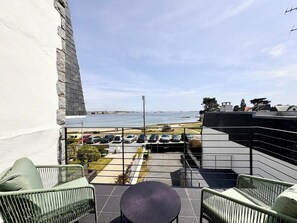 Terrace/patio - Villa d’architecte contemporaine - Vue mer 180° (Larmor-Plage)
