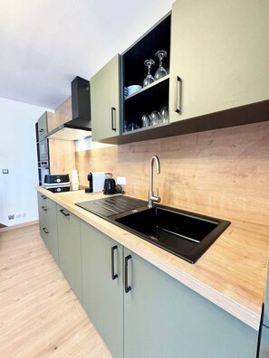 Fridge, microwave, oven, stovetop